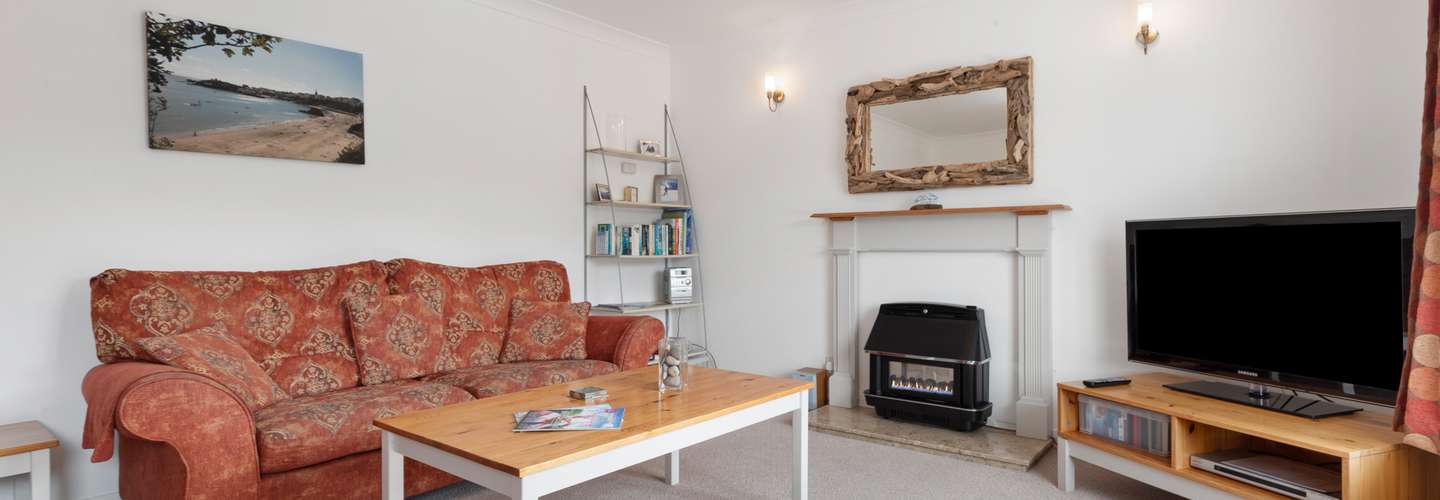 Oaklands - Lovely Cottage, Walk to Beach