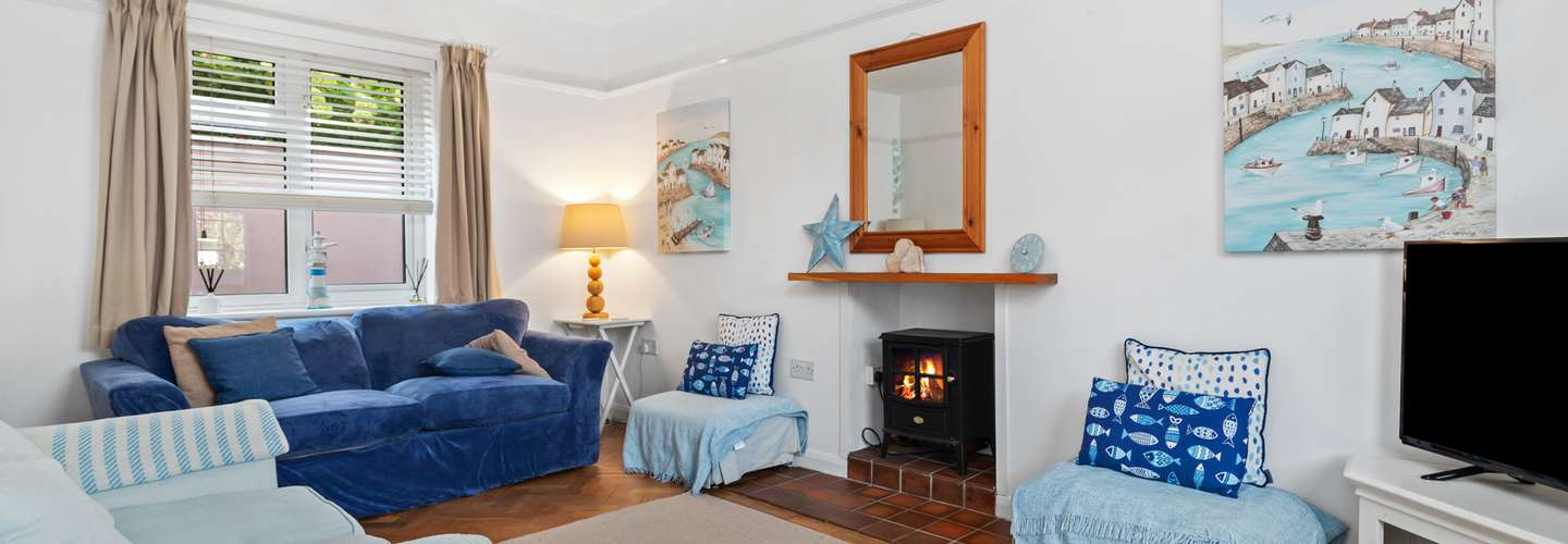 Ruby Cottage - Beachside Cottage with Views