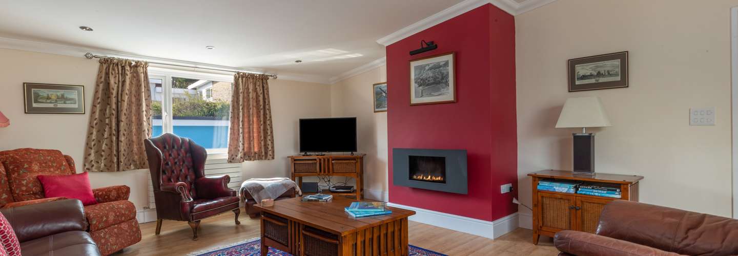 Sunningdale - Beach House, Sea Views, Parking