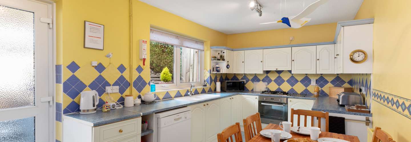 Oaklands - Lovely Cottage, Walk to Beach - Lovely Cottage, Walk to Beach