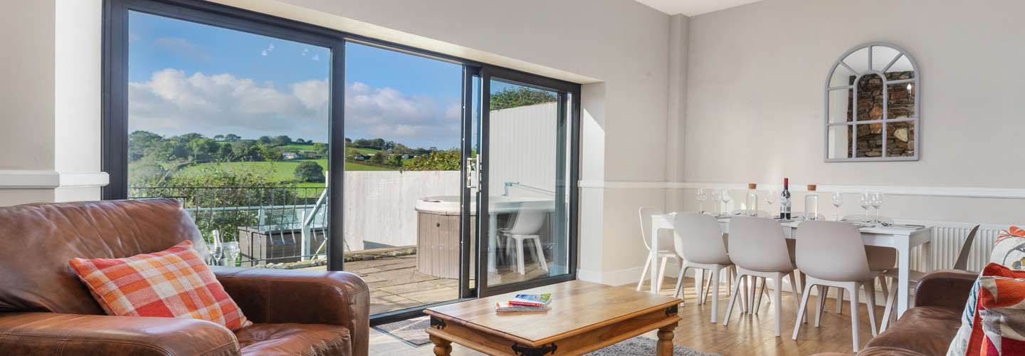 Cartref - Beautiful Cottage, Hot Tub, Countryside Views