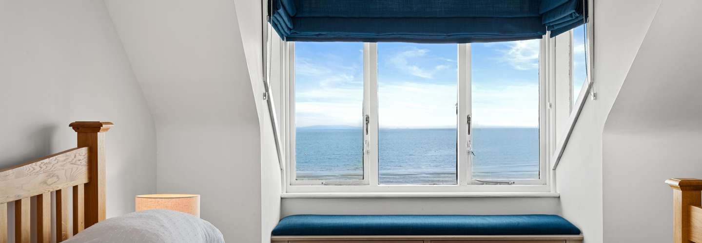 Penrose - Beach House with Direct Beach Access