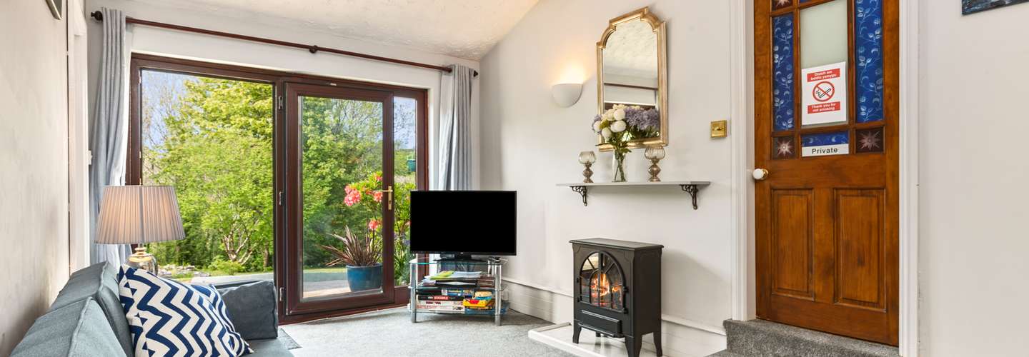 The Hollies - Short Walk to Beach, Peaceful Location, Parking