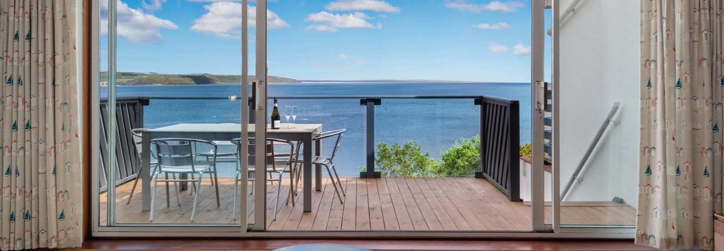 Cystanog Fach - Spectacular Sea Views, Balconies, Parking