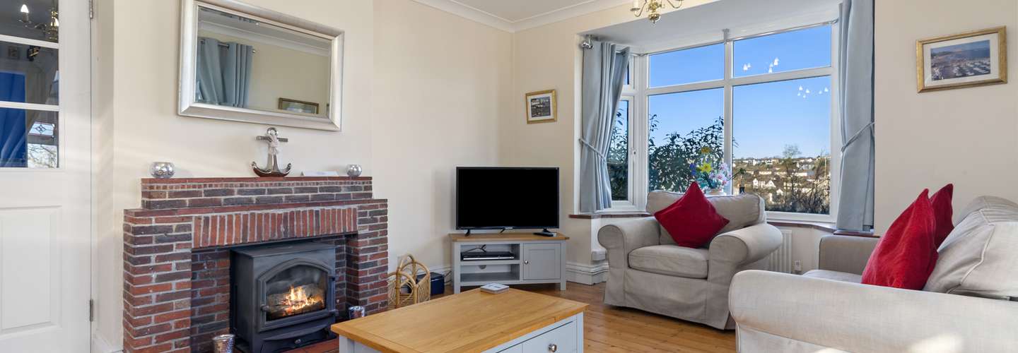 Four Oaks - Sea Views, Parking, Enclosed Garden, Dog Friendly