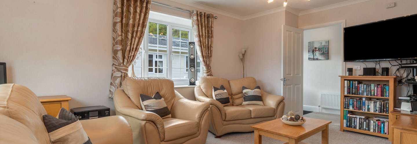 Castaway Lodge - Close to Beach, Lovely Lodge with Veranda - Luxury Lodge, Close to Beach, Parking