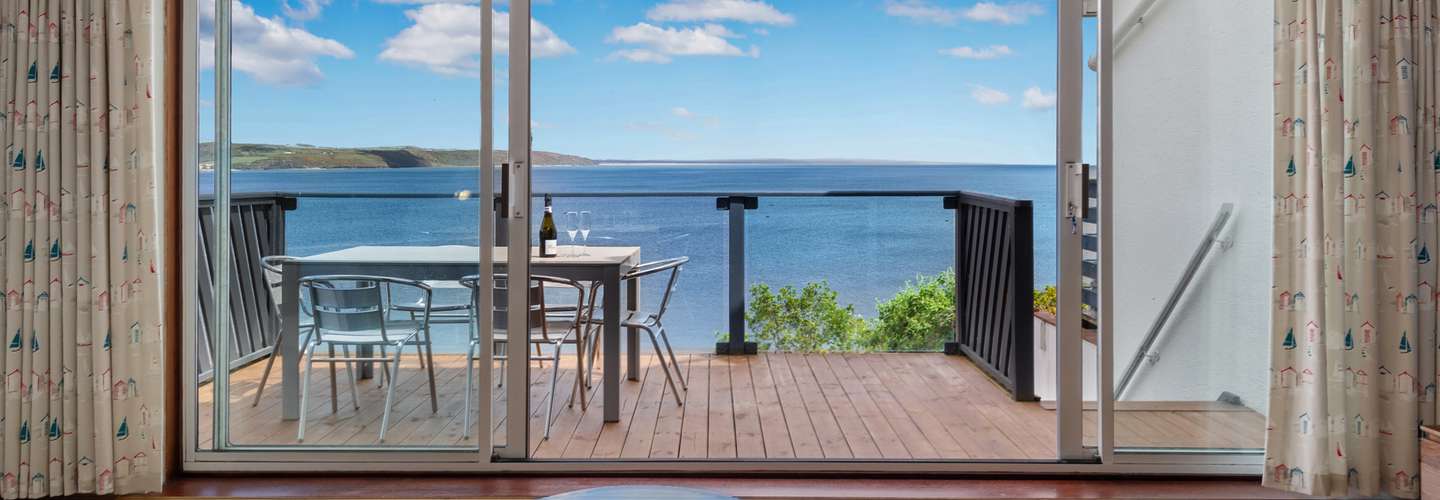 Cystanog Fach - Spectacular Sea Views, Balconies, Parking