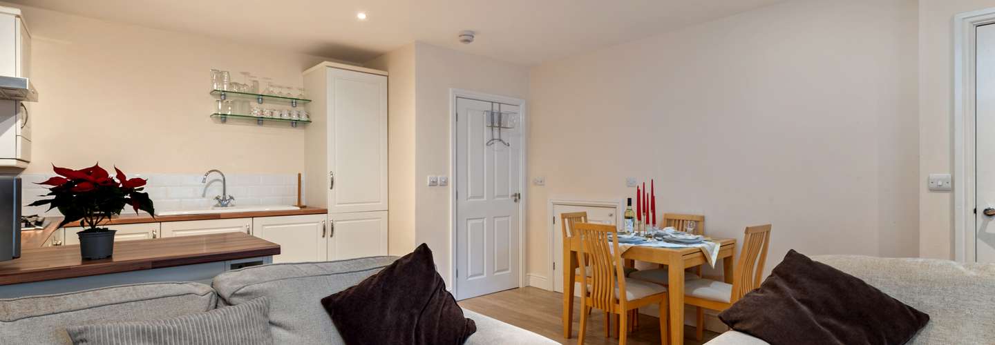 Park Place Court - Close to Beach with Parking - Close to Town Centre and Beach