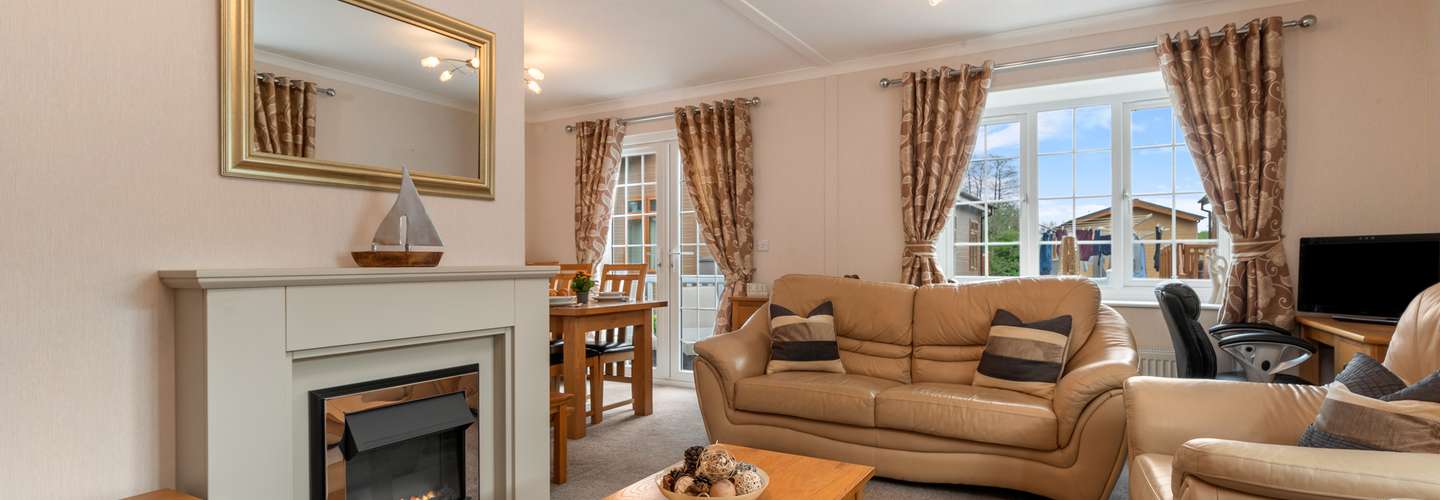 Castaway Lodge - Close to Beach, Lovely Lodge with Veranda - Luxury Lodge, Close to Beach, Parking