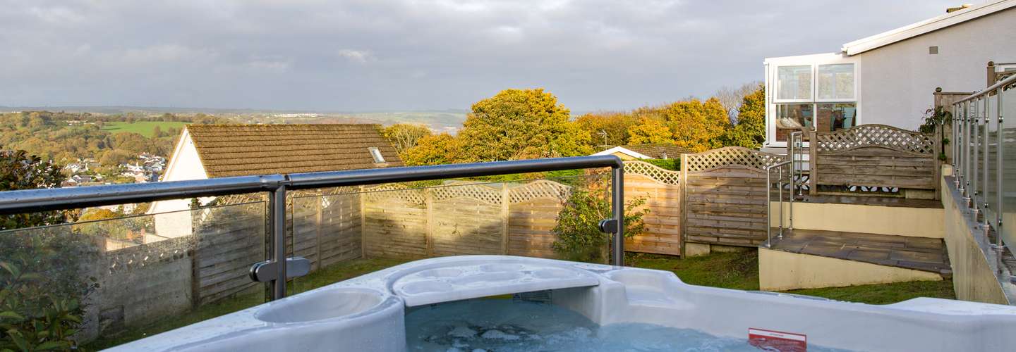 Golwg Y Môr - Sea View Cottage with Hot Tub - Sea View Cottage, Hot Tub, Dog Friendly, Parking