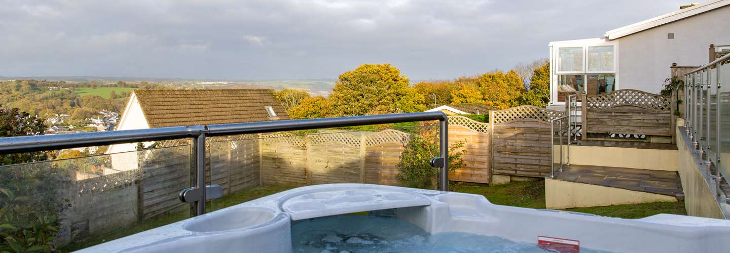 Golwg Y Môr - Sea View Cottage, Hot Tub, Dog Friendly, Parking