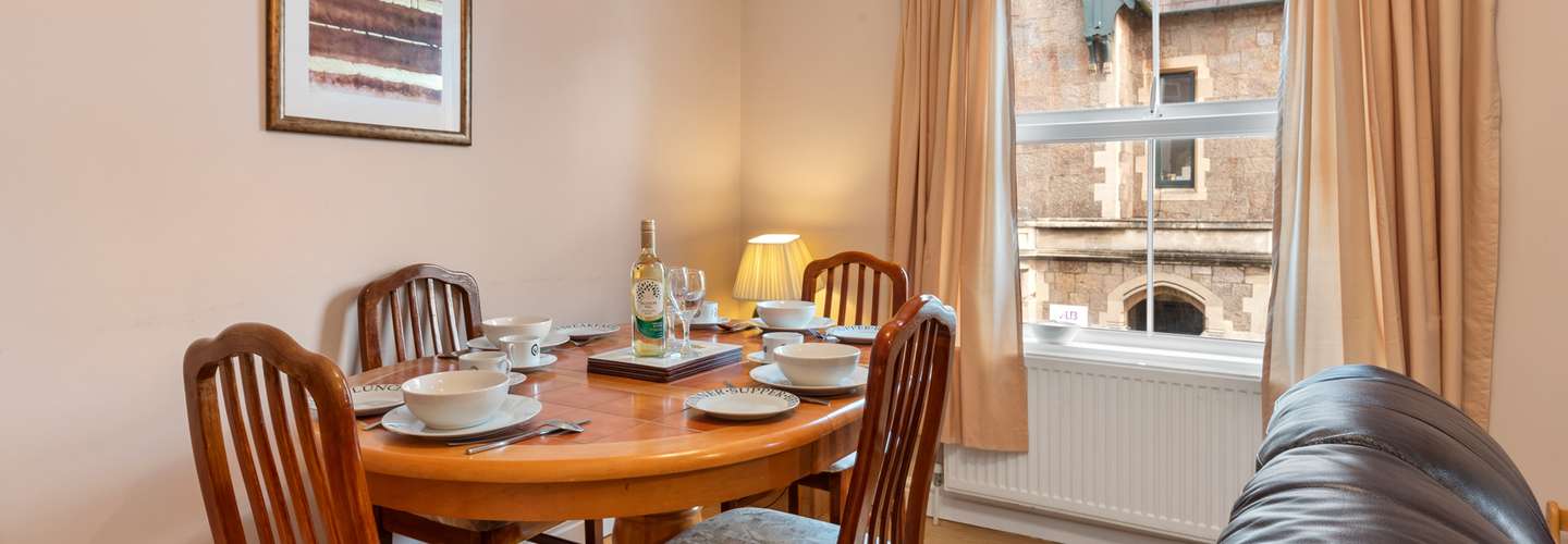 Arcadia House - Lovely Apartment, Close to Beaches, Harbour and Town Centre