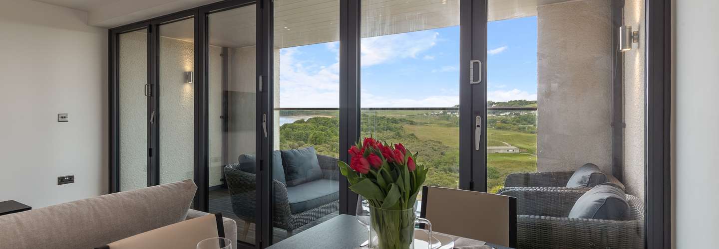 Apartment 10 Waterstone House - Luxury Apartment with Sea Views