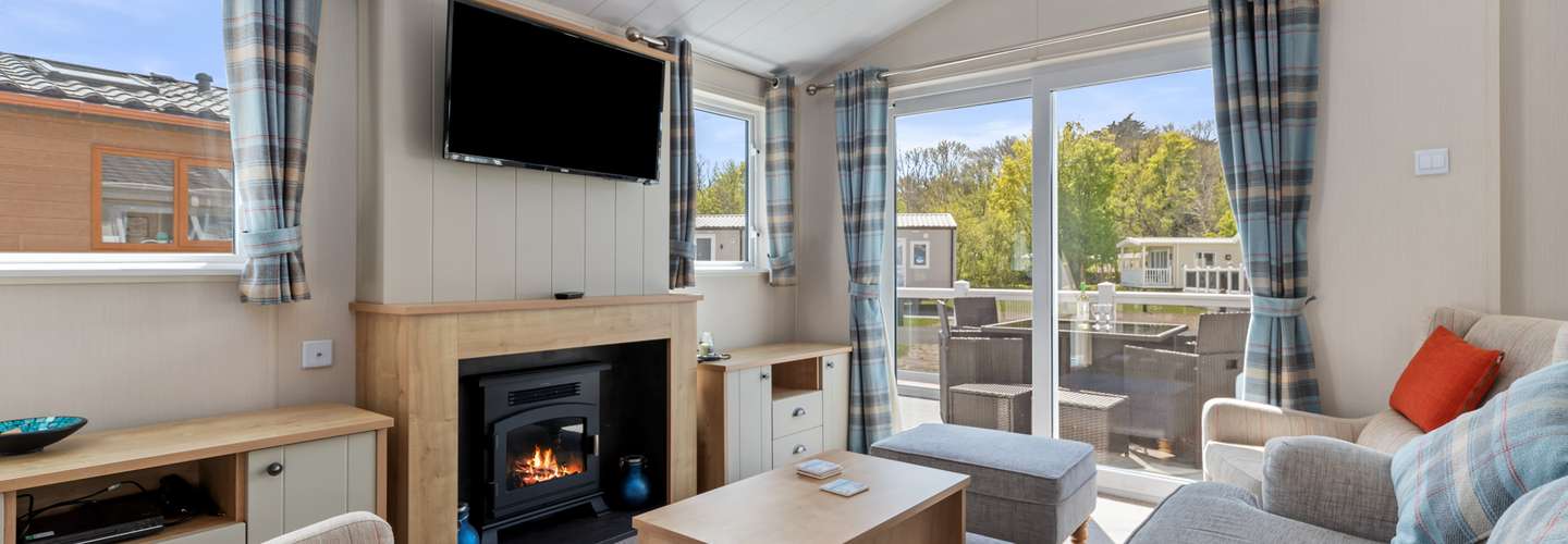St Mary's View - Luxury Lodge, Short Walk to Beach, Parking