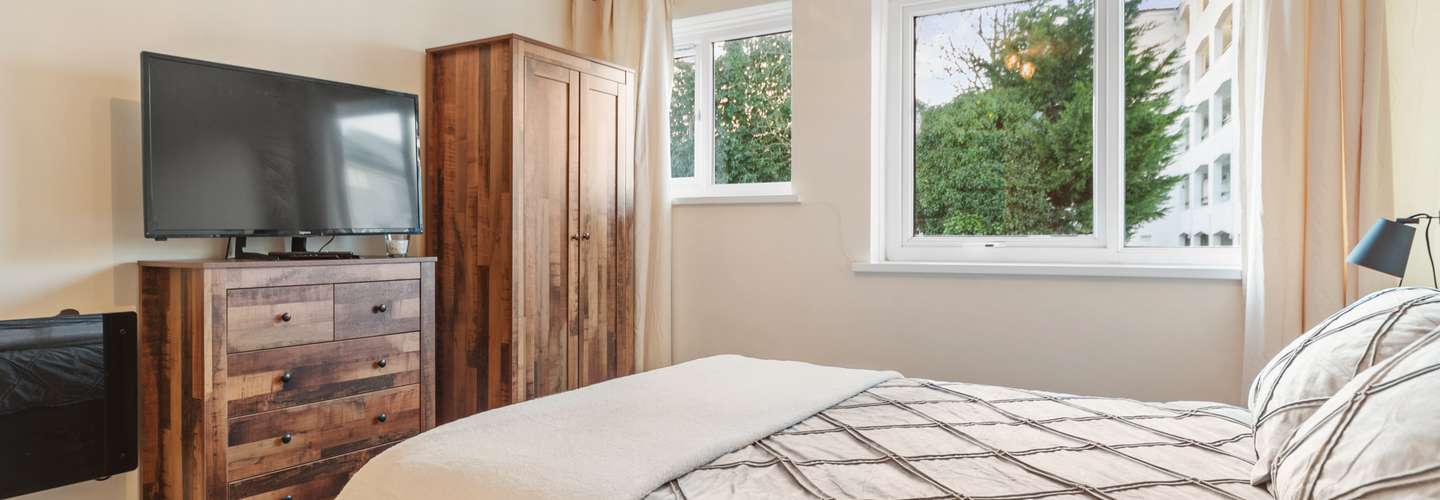 Monkstone Court - Close to village and beach