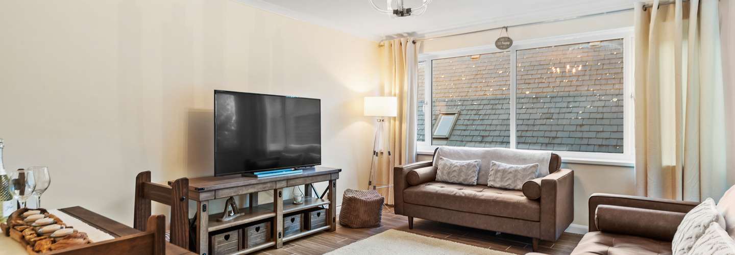Monkstone Court - Close to village and beach