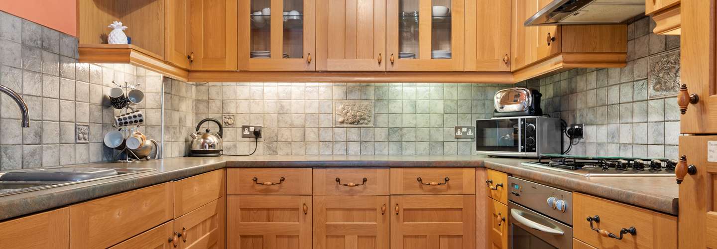 Arcadia House - Lovely Apartment, Close to Beaches, Harbour and Town Centre