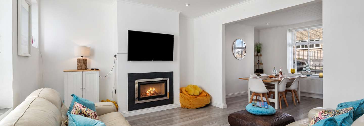 Comfrey Cottage - Lovely Cottage Near the Beach