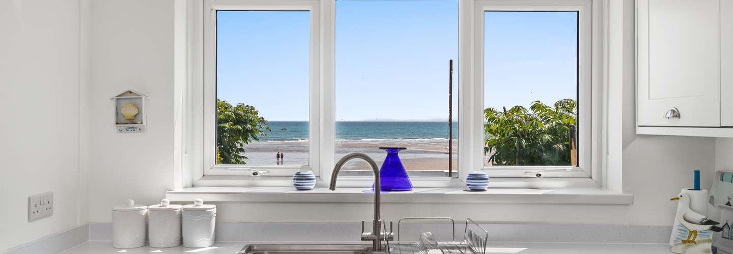 Strand Cottage - Saundersfoot property, direct beach access