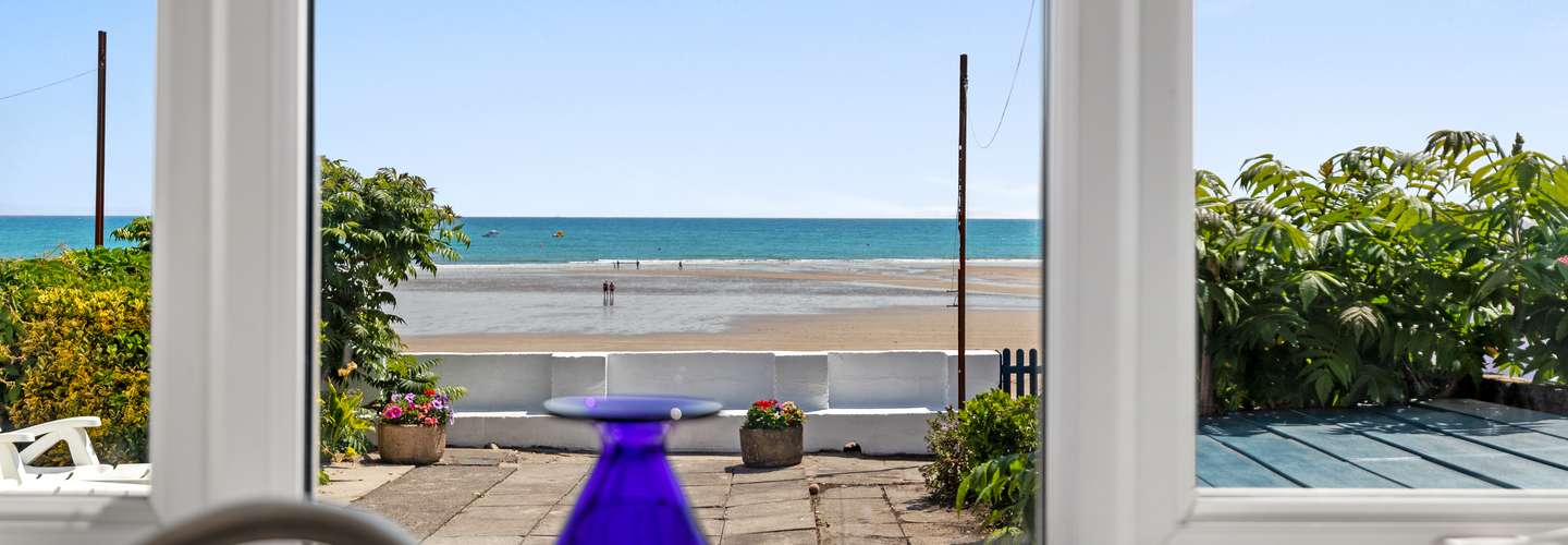 Strand Cottage - Direct Beach Access - Saundersfoot property, direct beach access
