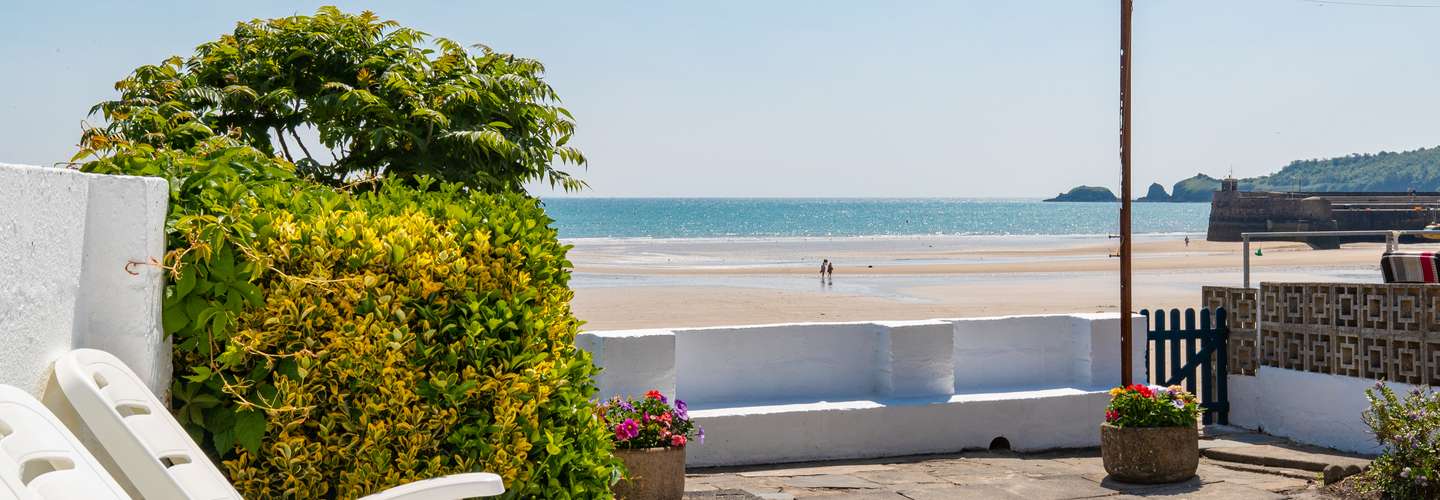 Strand Cottage - Direct Beach Access - Saundersfoot property, direct beach access