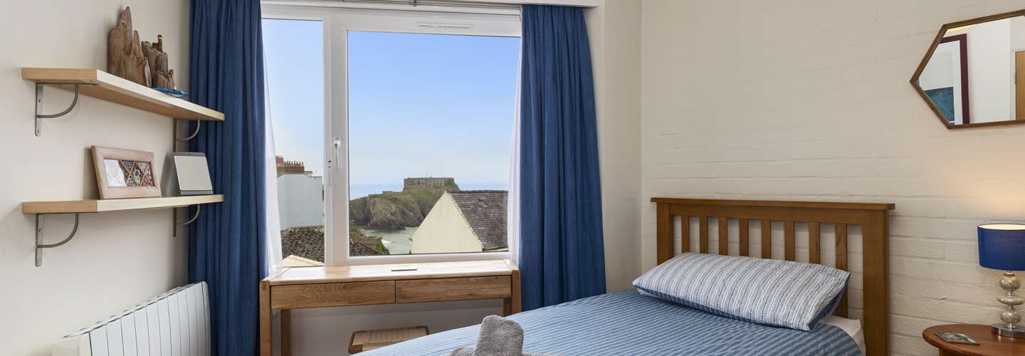 St Mary's Seaview - Within walled town and close to beach