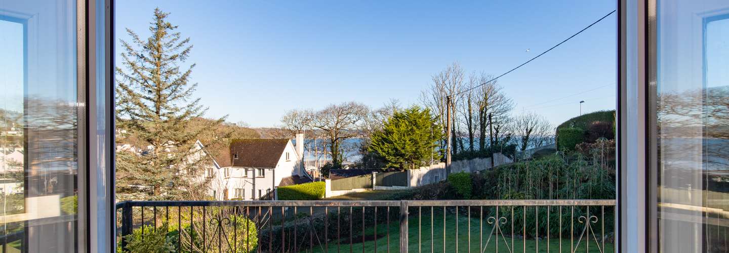 Four Oaks - Sea Views, Parking, Enclosed Garden, Dog Friendly