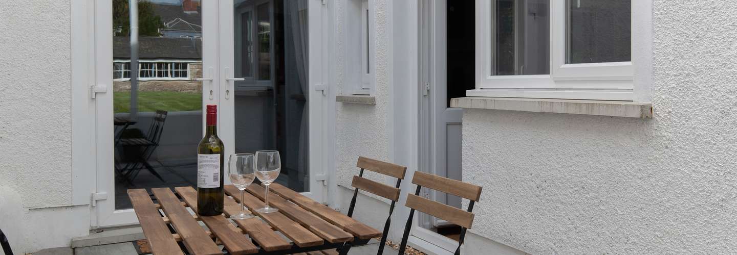 Falcon House - Charming Cottage, Central Location