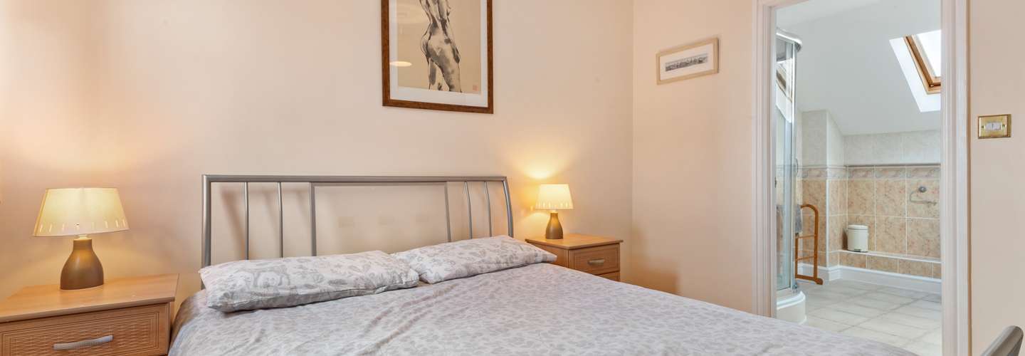 Arcadia House - Lovely Apartment, Close to Beaches, Harbour and Town Centre