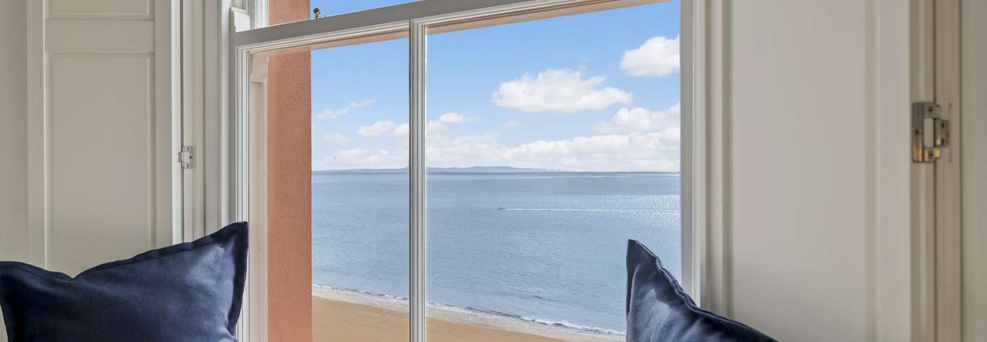 8 Paragon Court - Penthouse, Sea Views