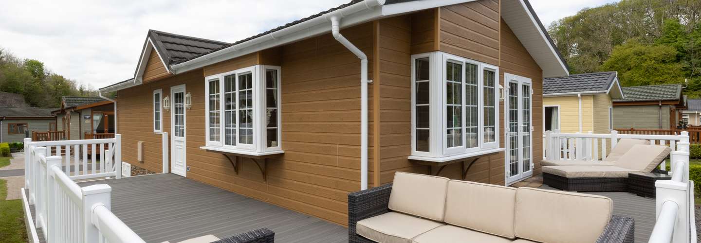 Castaway Lodge - Close to Beach, Lovely Lodge with Veranda - Luxury Lodge, Close to Beach, Parking