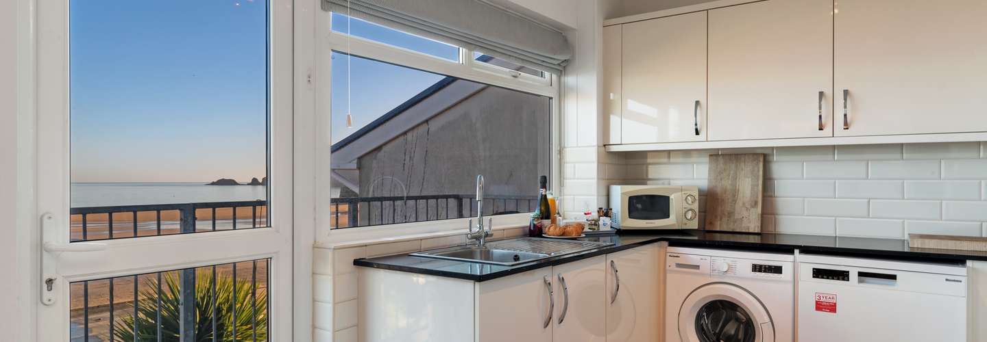 Sea View Apartment - Sea Front Apartment with Views