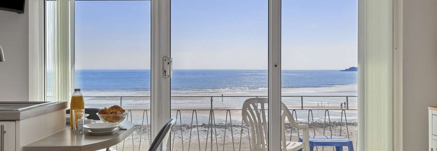 9 Strandways - Sea Views, Parking, Beach Access
