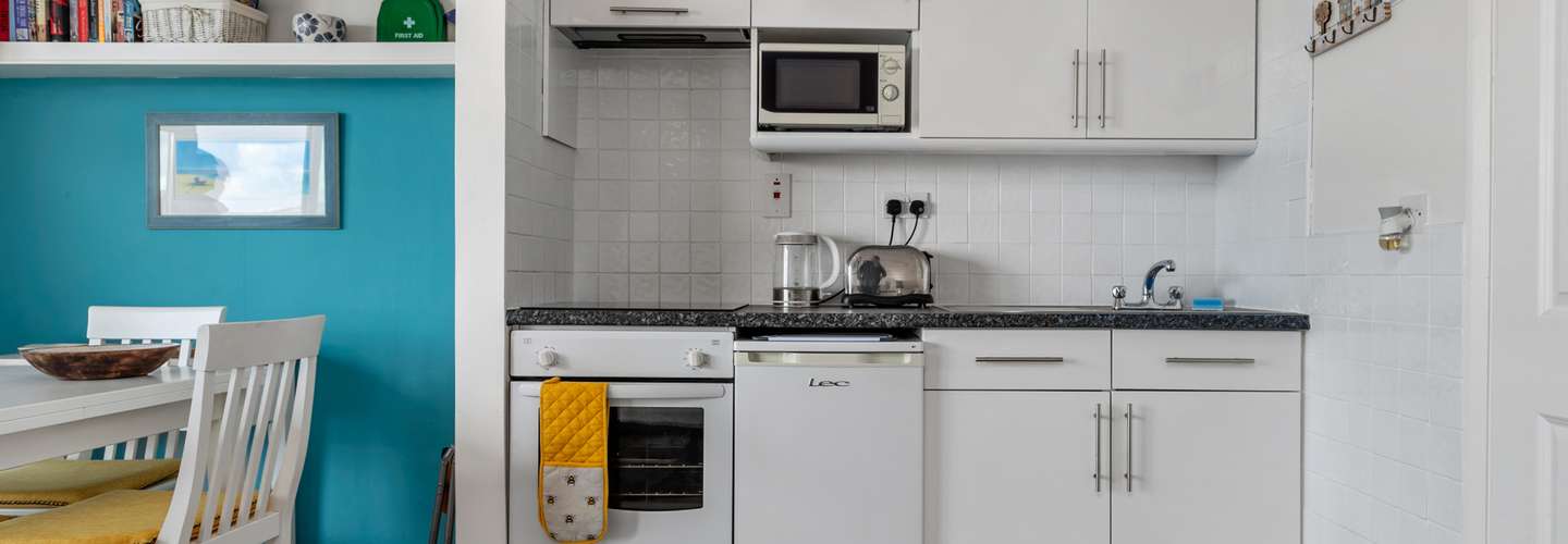 Swn Y Tonnau - Sea Front Apartment, Spectacular Sea Views, Parking, Direct Beach Access