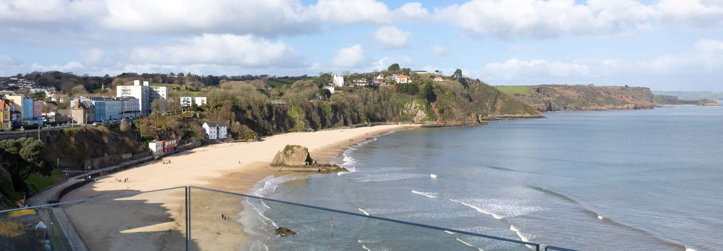 Royal Victoria Court 11 - Sea View Apartment