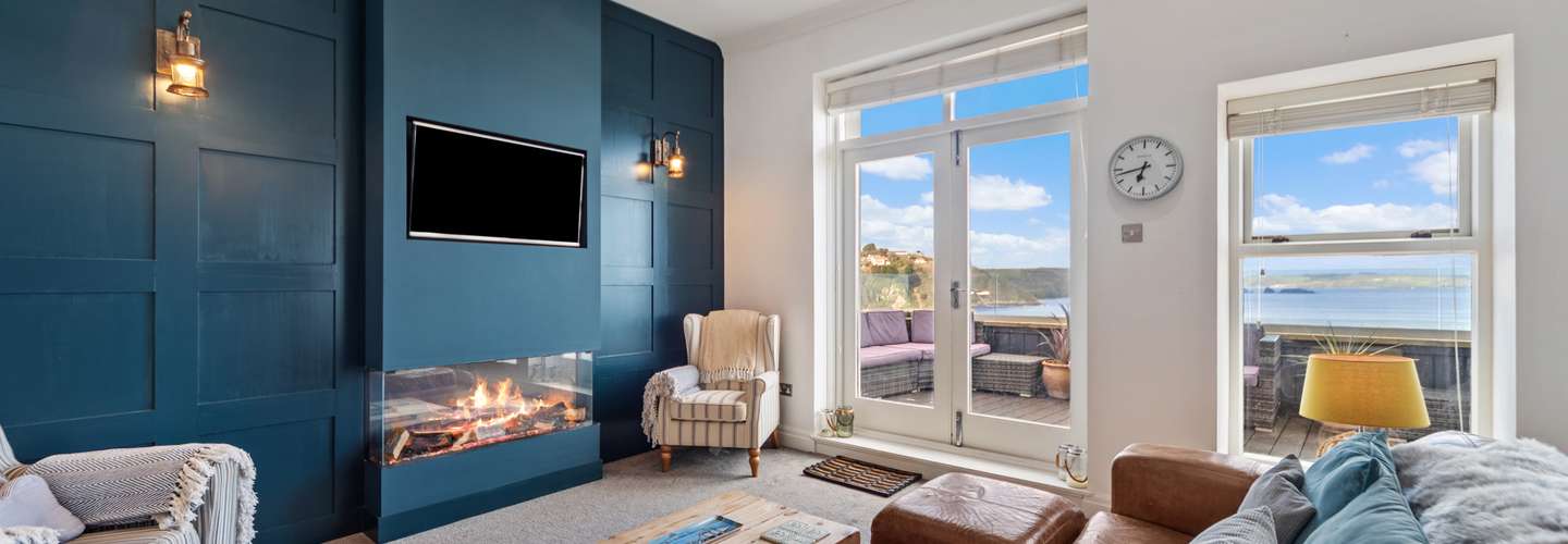 Royal Victoria Court 11 - Sea View Apartment