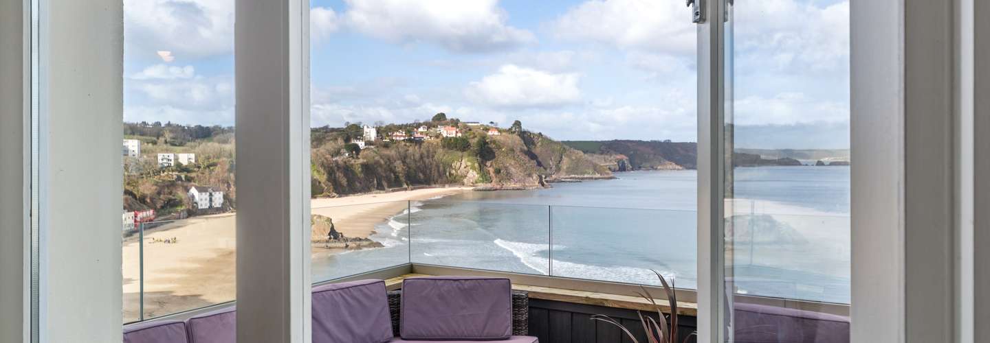 Royal Victoria Court 11 - Sea View Apartment