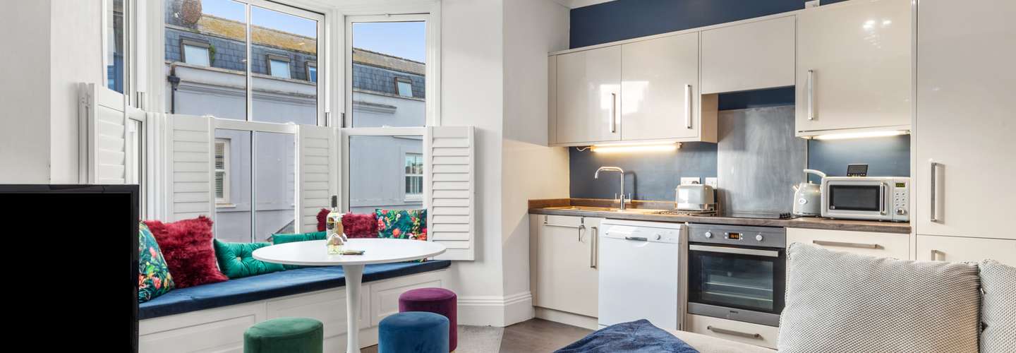 Caldey Bay Apartment - Tenby Apartment - Lovely Sea Views