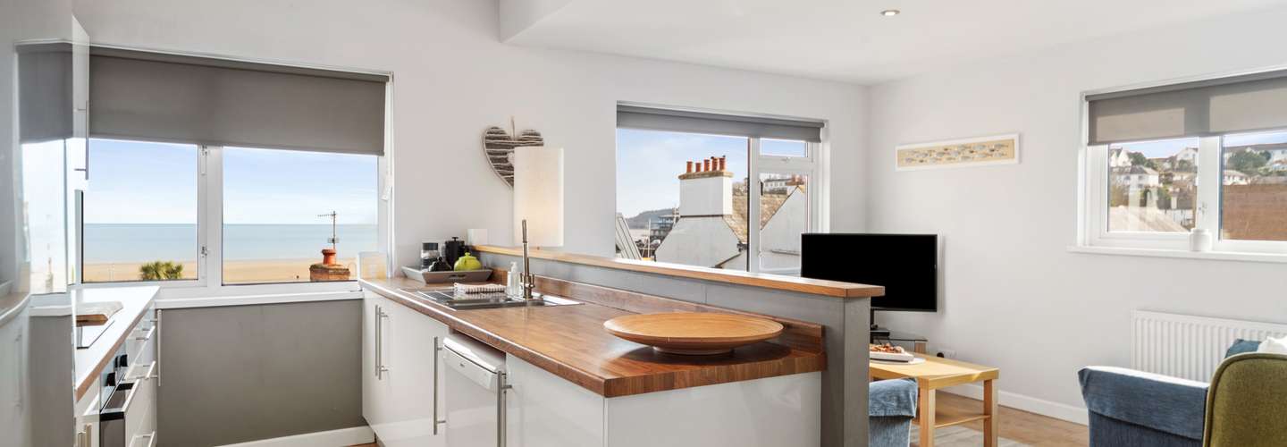 The Bay Apartment - Beautiful sea views, Central