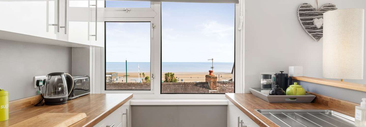 The Bay Apartment - Beautiful sea views, Central