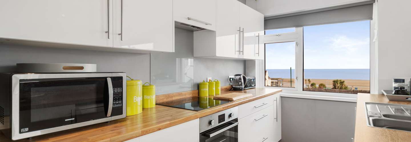 The Bay Apartment - Beautiful sea views, Central