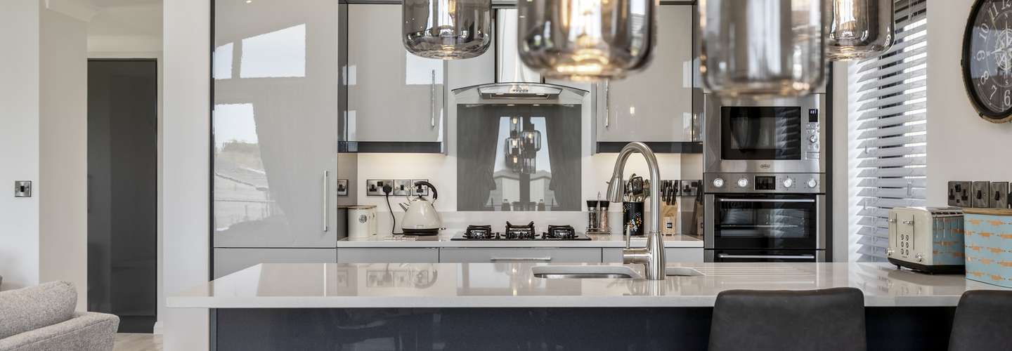 Bryn Hafod - Luxury Lodge, Hot Tub, Walk to Beach