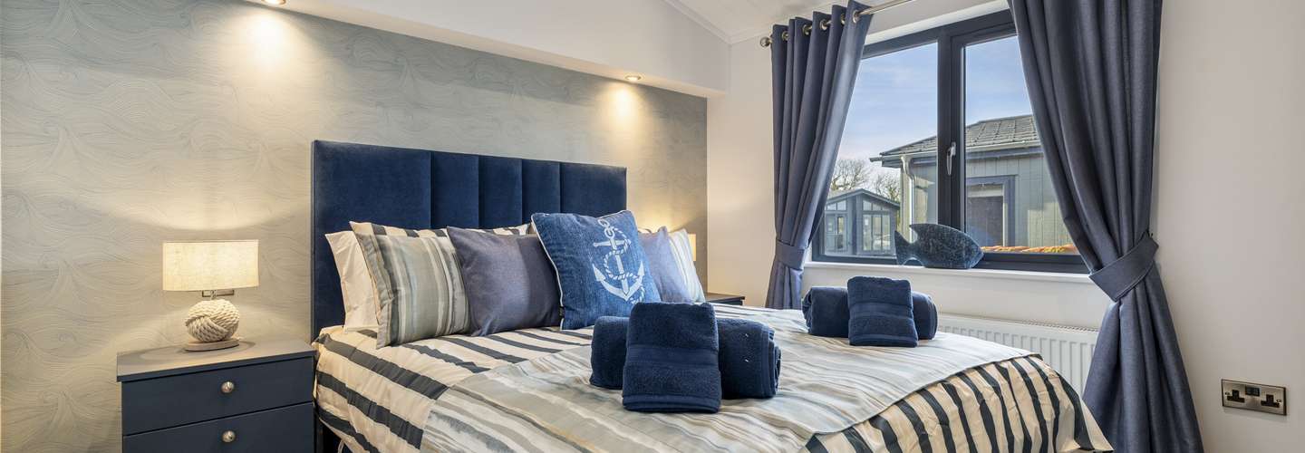 Bryn Hafod - Luxury Lodge, Hot Tub, Walk to Beach