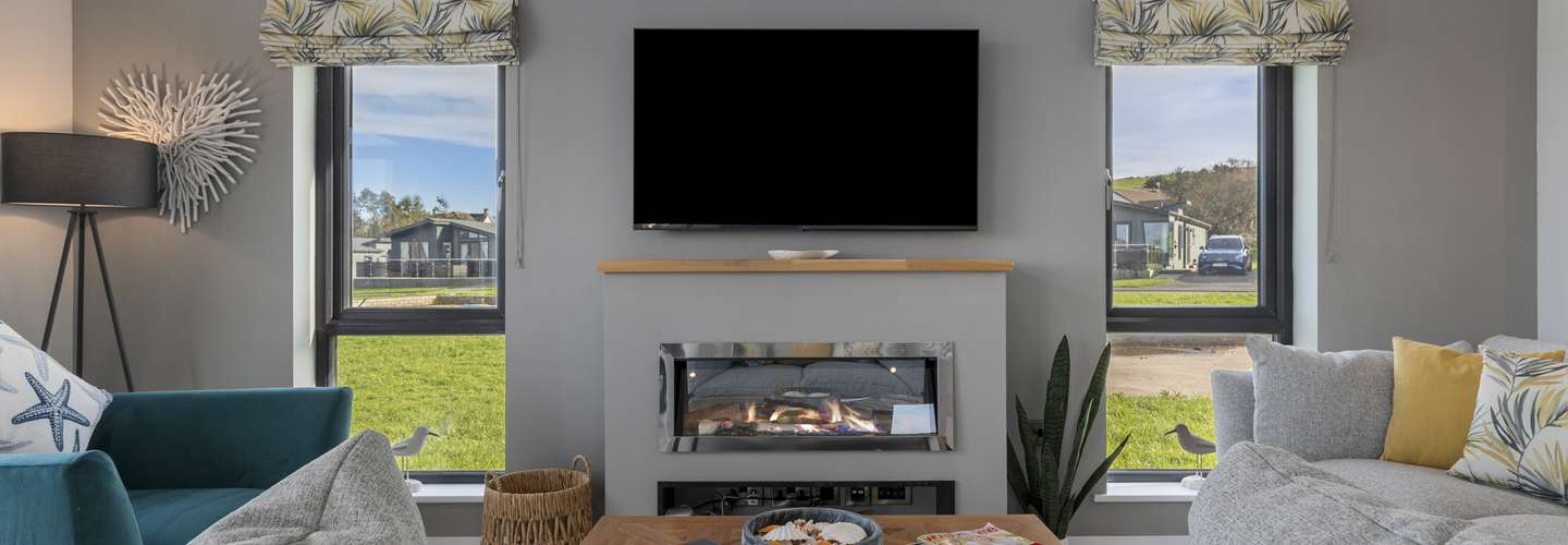 Bryn Hafod - Luxury Lodge, Hot Tub, Walk to Beach