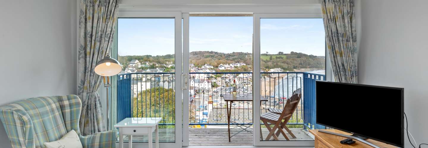 Brynawelon - Wonderful Sea and Harbour Views