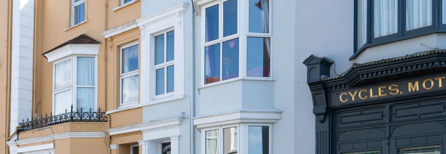 Connaught House - Central location, near the beach