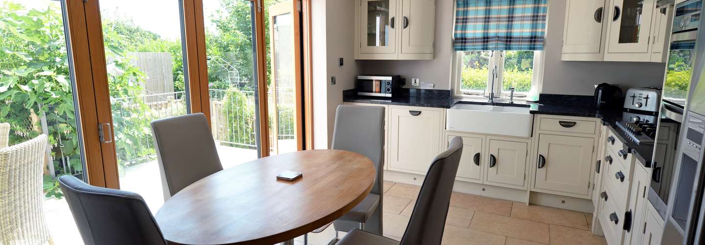 Priory Cottage - Luxury Cottage, Near to Beach - kitchen2