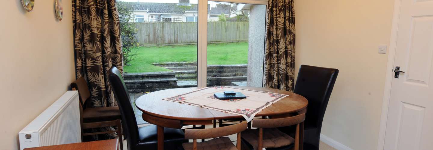 Glan Heulog - Near to Beach, Pet Friendly - Dining
