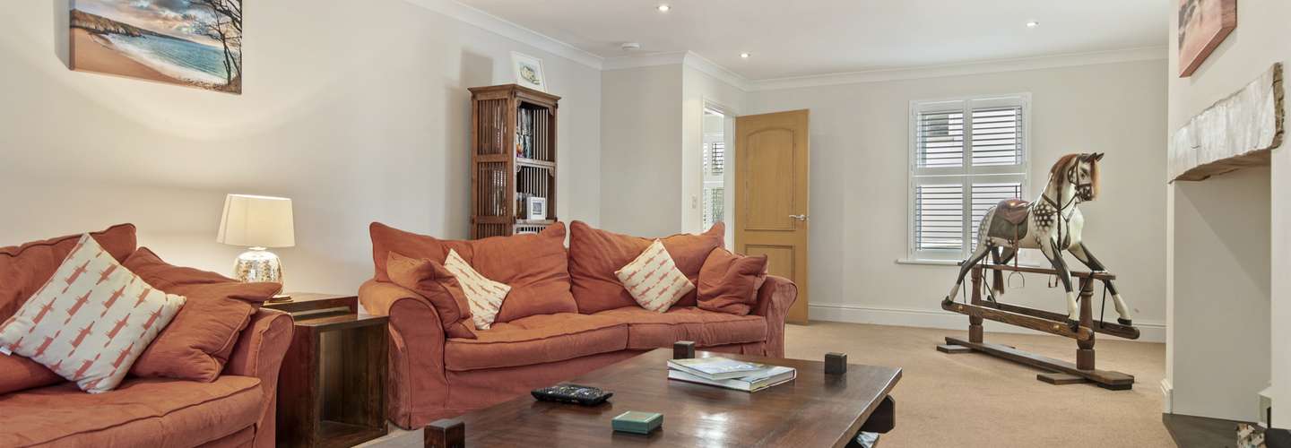 Daisy Cottage - St Florence, Parking,