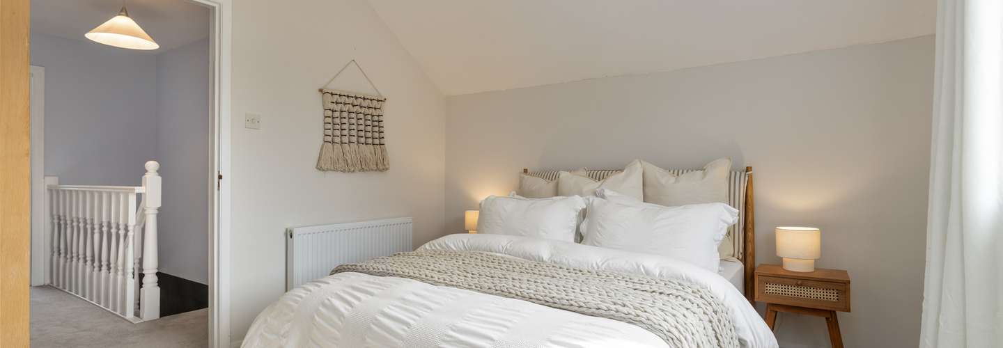 Fern Hill - Close to village and beach